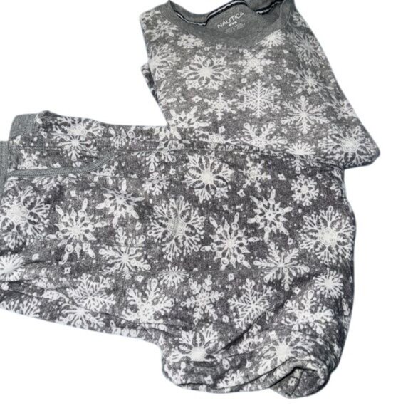 Nautica Womens Gray & White Snowflake Pajama Set Long Sleeve Top & Pants V-Neck - Picture 3 of 10
